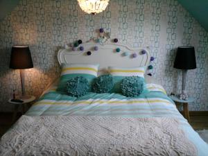 Säng eller sängar i ett rum på Gîte du Grand Cerf