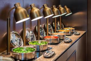 Makanan di atau berdekatan hotel