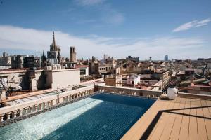 Bazén v ubytování Kimpton Vividora Hotel by IHG nebo v jeho okolí