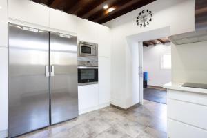 Nhà bếp/bếp nhỏ tại San Benito Vivienda de lujo con piscina privada +42 ảnh
