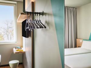 Postel nebo postele na pokoji v ubytování Ibis budget Brest Sud Plougastel - Hôtel rénové