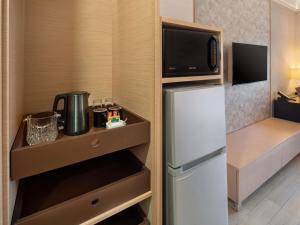 Grand Mercure Singapore Roxy的电视和/或娱乐中心
