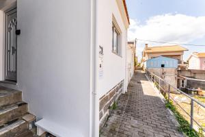 a white building with a walkway next to it at Casa KAD in Vila Nova de Gaia