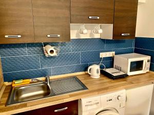 Cucina o angolo cottura di Two rooms with bath