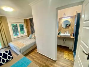 Letto o letti in una camera di Two rooms with bath