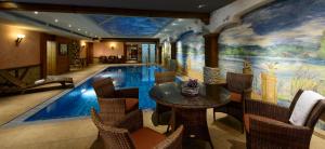 Bazén v ubytování Steinbach-Hotel nebo v jeho okolí