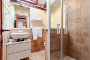A bathroom at Casa Vallejo en Barcenaciones