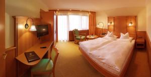 Postel nebo postele na pokoji v ubytování Steinbach-Hotel