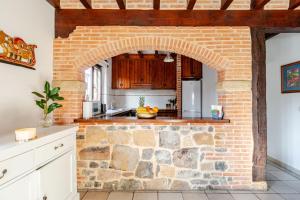A kitchen or kitchenette at Casa Vallejo en Barcenaciones