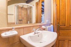 A bathroom at Casa Vallejo en Barcenaciones
