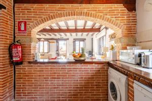 A kitchen or kitchenette at Casa Vallejo en Barcenaciones Még 17 kép