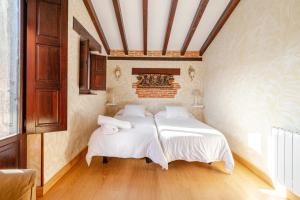 A bed or beds in a room at Casa Vallejo en Barcenaciones