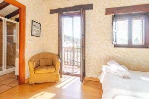 A bed or beds in a room at Casa Vallejo en Barcenaciones