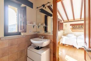A bathroom at Casa Vallejo en Barcenaciones