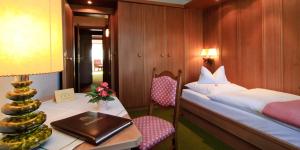 Postel nebo postele na pokoji v ubytování Steinbach-Hotel
