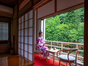 Balkon oz. terasa v nastanitvi 洞川温泉湯宿丸文