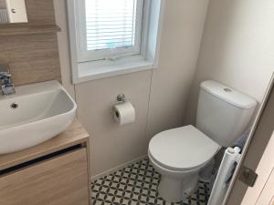 Vannituba majutusasutuses Paradise Palms - 35 Lancaster Crescent +6 fotot