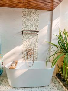 Kamar mandi di Green Town Mộc Châu