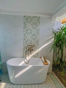 Kamar mandi di Green Town Mộc Châu