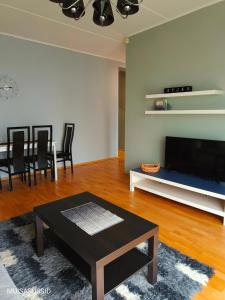 TV a/nebo společenská místnost v ubytování Chelsea Papiniidu 64 Apartment