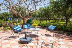 Κήπος έξω από το Villa Eleonora Aegina