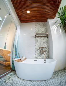 Kamar mandi di Green Town Mộc Châu