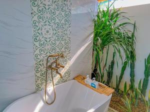 Kamar mandi di Green Town Mộc Châu