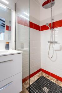 A bathroom at Gîte Dalina