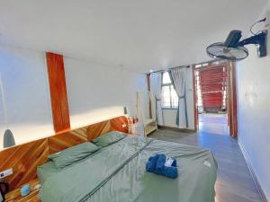 Tempat tidur dalam kamar di Green Town Mộc Châu