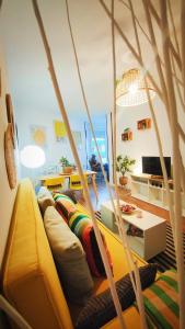 Μια τηλεόραση ή/και κέντρο ψυχαγωγίας στο Apartamento con vistas al mar