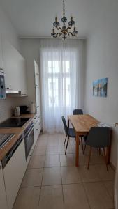 Η κουζίνα ή μικρή κουζίνα στο Möbliertes Apartment in Zentrumsnähe