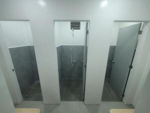 Koupelna v ubytování Capsule Hotel in Malapascua