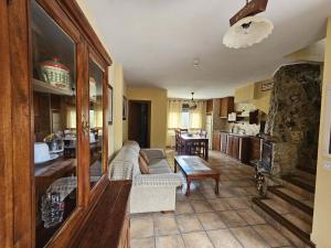 A kitchen or kitchenette at Alojamientos rurales el hosquillo, lugar de bienestar