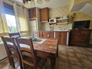 A kitchen or kitchenette at Alojamientos rurales el hosquillo, lugar de bienestar