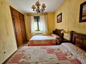 A bed or beds in a room at Alojamientos rurales el hosquillo, lugar de bienestar