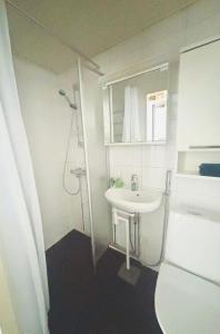 Ένα μπάνιο στο Cozy apartment in the heart of Pori