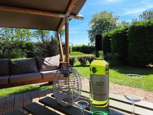 Zeeuwse Landhoeve Safaritent外面的花园