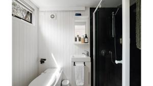 Bany a Tiny Hideaway at Cloverhills by Tiny Away