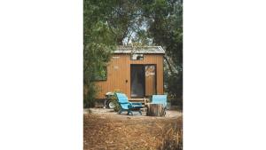 Jardí fora de Tiny Hideaway at Cloverhills by Tiny Away