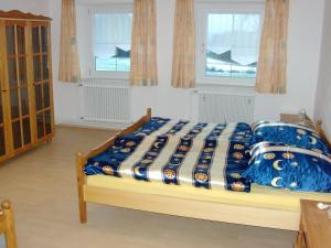 Ferienhof Jägersteig tesisinde bir odada yatak veya yataklar