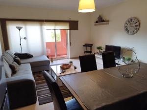 Χώρος καθιστικού στο T2 Alto Quintão