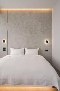a white bed with white sheets and pillows at kk villa in Dongshan