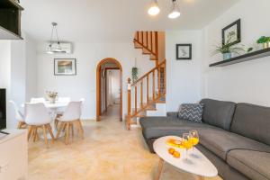 Część wypoczynkowa w obiekcie Montefaro Spacious Townhouse - Beach & pool