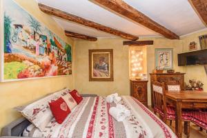 Postel nebo postele na pokoji v ubytování Joile Maison - In the heart of Aosta