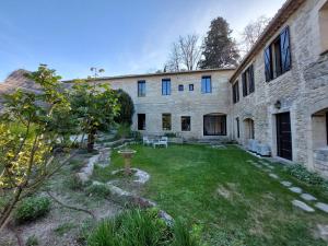 Κήπος έξω από το Domaine du Mas Fontclaire Sommières - 28 pers