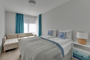 Postel nebo postele na pokoji v ubytování Gdańsk Old Town Scala suites C with Parking by Lion Apartments