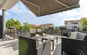 Μπαλκόνι ή βεράντα στο Cozy Apartment In Sveti Filip I Jakov +17 φωτογραφίες