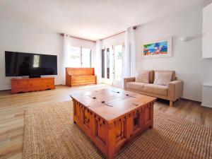 TV a/nebo společenská místnost v ubytování Villa Exclusiva, Piscina Privada y Vistas al Mar