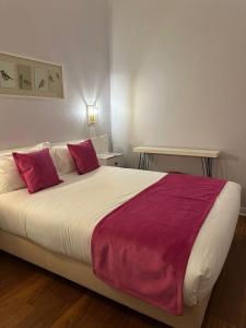 a bedroom with a large bed with red pillows at Hotel Jardim Viana do Castelo in Viana do Castelo