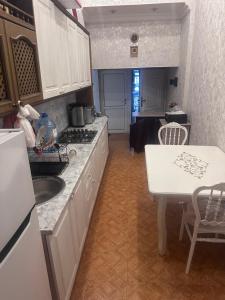 Kuchyň nebo kuchyňský kout v ubytování MI Hostel + 12 fotografií